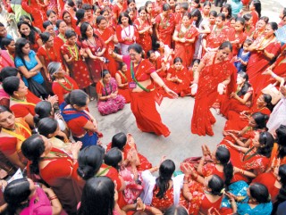 तीज गीतको नाममा विकृति बिसङ्गति नल्याउन आग्रह