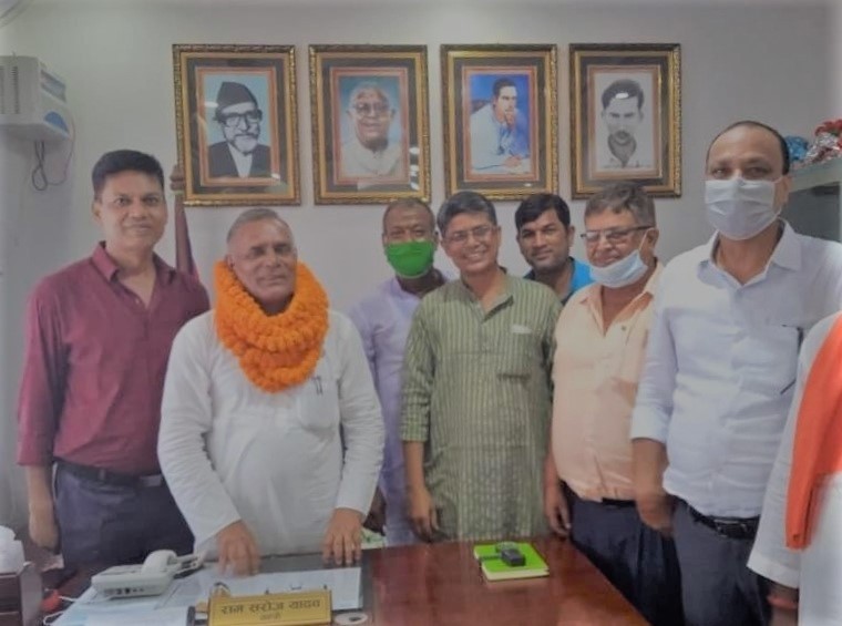 राष्ट्रपति र प्रधानमन्त्रीको तस्बिर हुत्याएर मन्त्रीले मन्त्रालयमै राखे चार नेताको तस्बिर