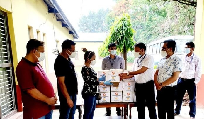 दान, जनचेतना र शैक्षिक अभियानमा चिकित्सक दम्पती
