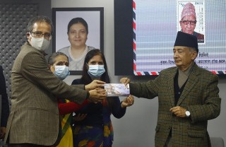 राष्ट्रकवि माधवप्रसाद घिमिरेको मुखाकृति अङ्कित हुलाक टिकट प्रकाशित