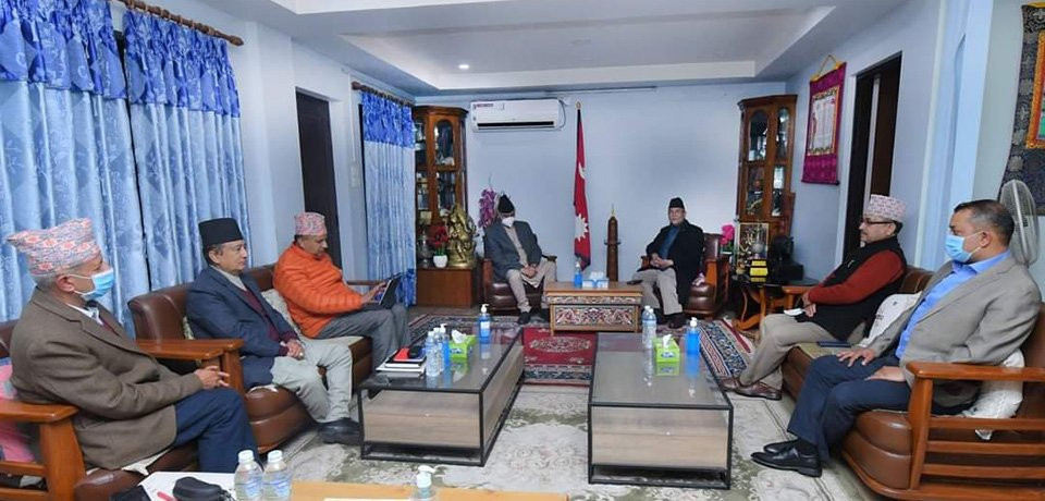 प्रधानमन्त्री देउवा र ओलीबीच बालकोटमा छलफल जारी