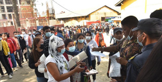 म्यादी प्रहरीका लागि आवेदन दिनेको भीड