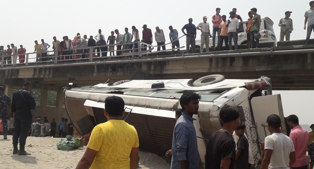 सर्लाहीमा बस दुर्घटना: चार जनाको मृत्यु, २५ जनाभन्दा बढी घाइते