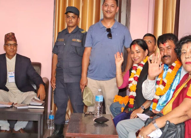भरतपुर महानगर प्रमुखमा रेणु दाहाल र उपप्रमुखमा चित्रसेन अधिकारीले गरे उम्मेदवारी दर्ता