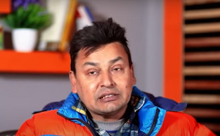 पुण्य गौतम नेकपा एमालेमा प्रवेश, ओलीले गरे स्वागत