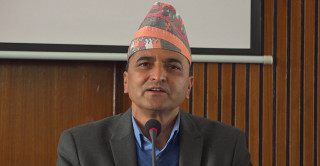 संसदमा अर्थमन्त्रीलाई योगेश भट्टराईको प्रश्न, शिक्षा र स्वास्थ्यमा कमिसन नआउने भएर बजेट नबढाएको हो ?