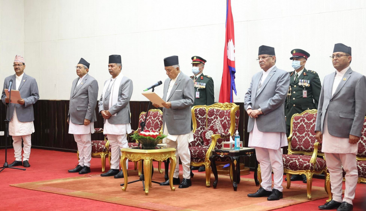 परराष्ट्रमन्त्री साउदद्वारा शपथ